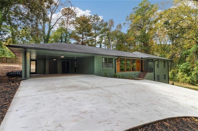 Building Photo - 2732 Janellen Dr NE
