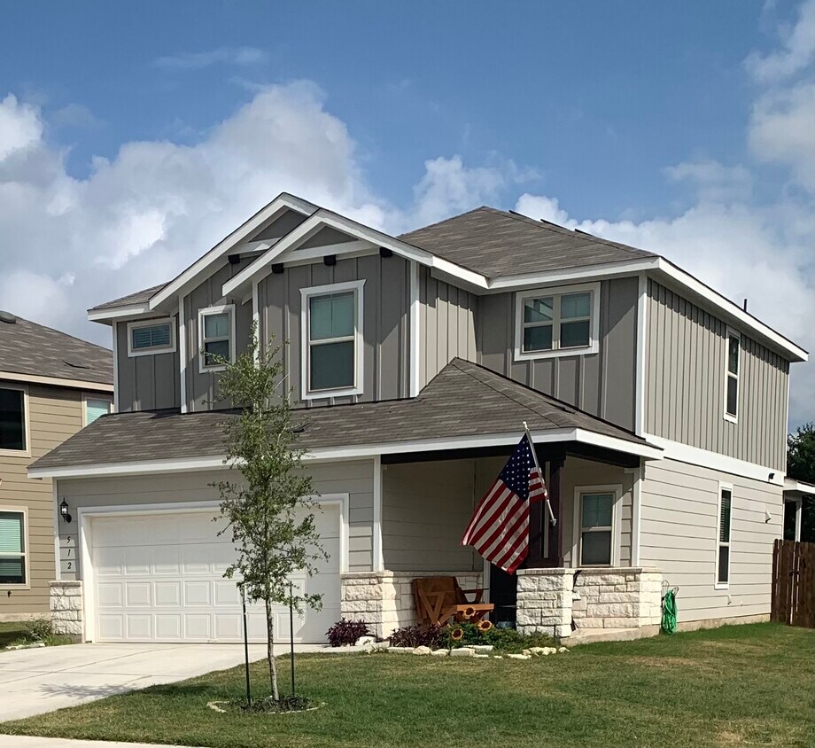 Foto principal - 512 Hummingbird Ln