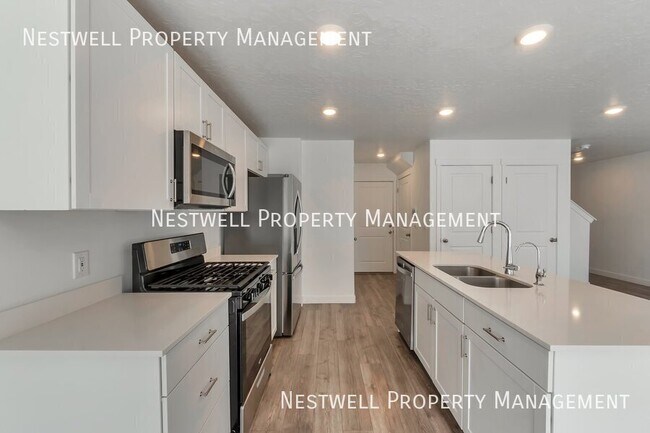 Building Photo - 533 N Helmsman Ln