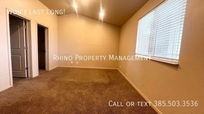 Foto del edificio - 1019 Village River Ln