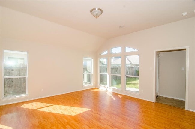 Building Photo - 30 Signal Hill Dr