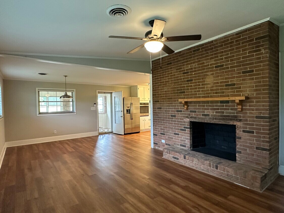 Primary Photo - 1600 Plumcrest Dr