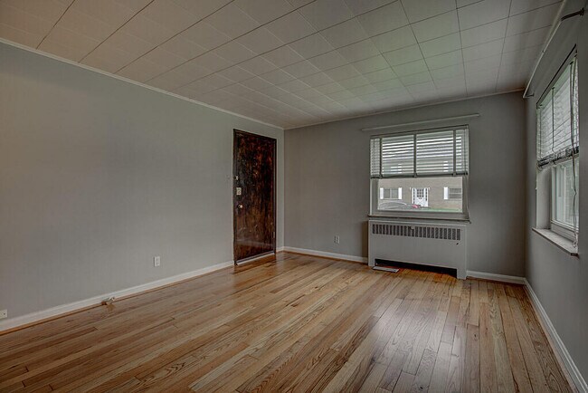 Building Photo - 2404 Carlisle Ave