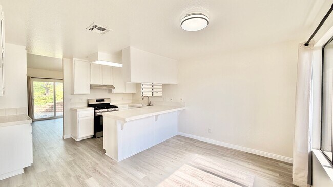 Foto del edificio - Wonderful Split-level Home with Spacious B...