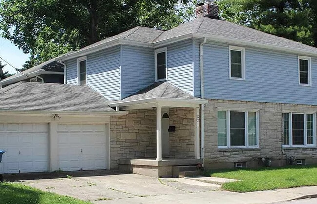 Photo - 821 E 54th St Townhome