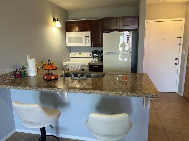 Foto del edificio - 2701 Riverside Dr