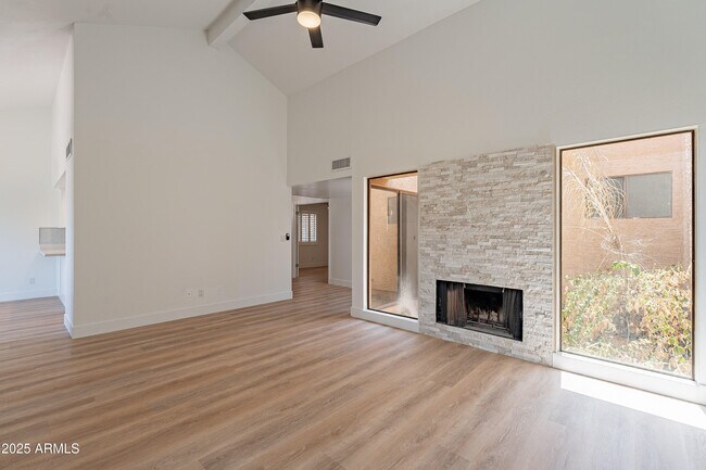Foto del edificio - 1717 N Ventura Ln