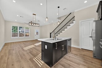 Building Photo - 808 Fortune St