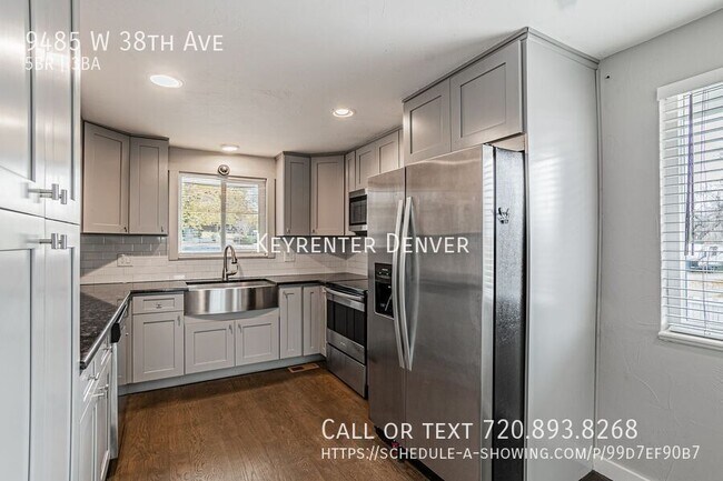 Foto del edificio - Beautiful 5 Bed 3 Bath home with a 2 Car G...