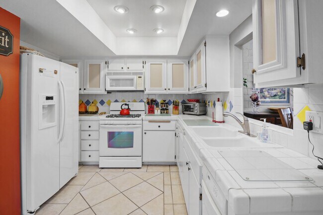 Building Photo - Charming Cathedral City Condo with Territo...