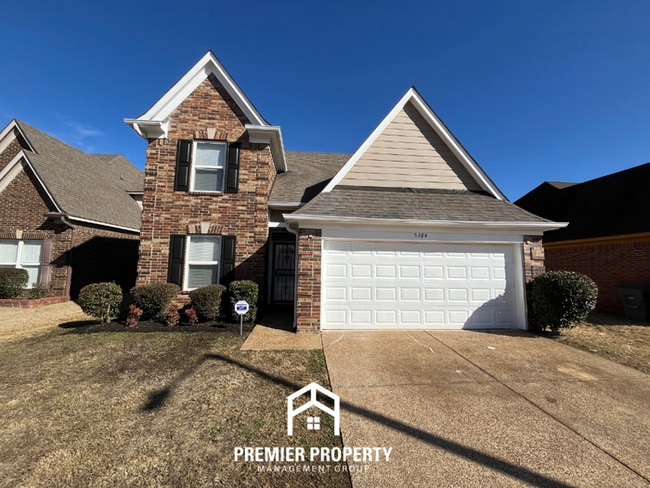 Spacious 3BR Memphis Home w/ Vaulted Ceilings, Fireplace & 2-Car Garage - Spacious 3BR Memphis Home w/ Vaulted Ceilings, Fireplace & 2-Car Garage
