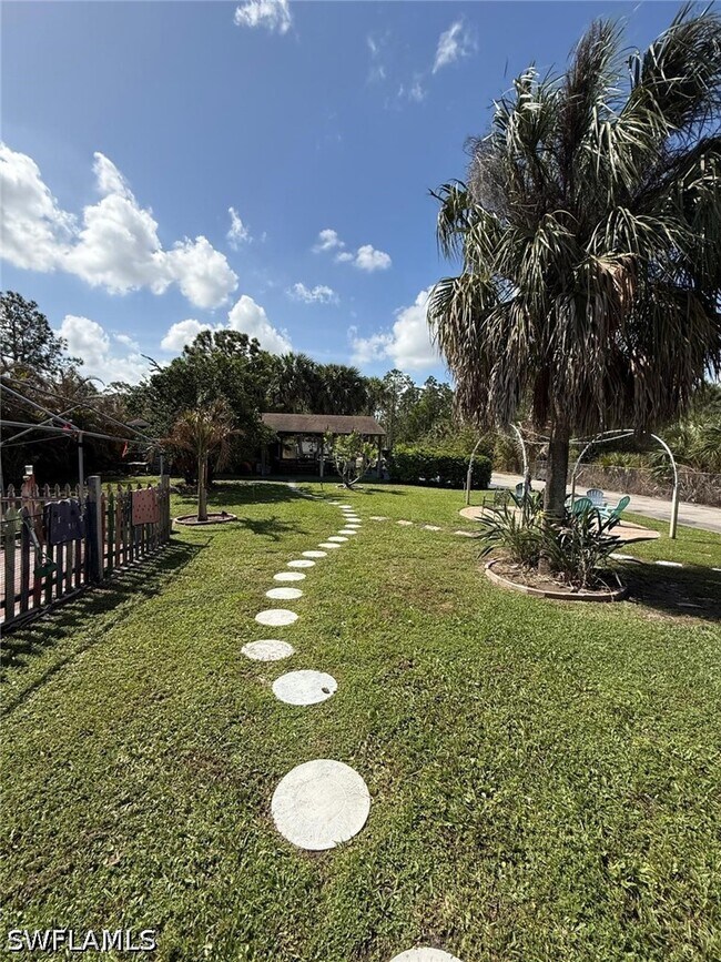 Foto del edificio - 3220 29th Ave NE