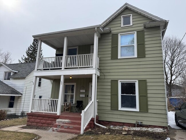 Building Photo - 531 Eastern Ave NE