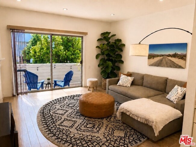 Foto del edificio - 10800 Peach Grove St