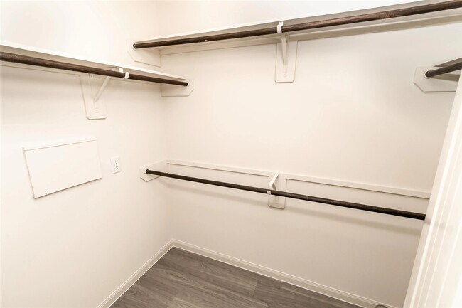 Building Photo - 2523 Montecito Ln