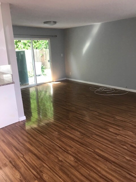 Sala de estar - 1415 S Point View St