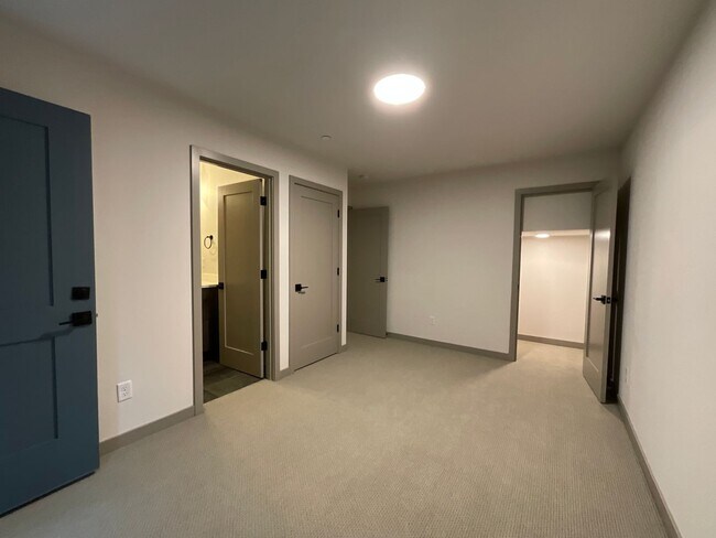 Building Photo - 2 Week Move In Special at this Stunning Br...
