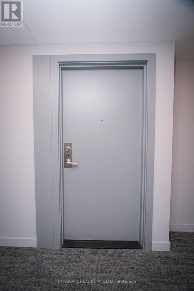 Photo du bâtiment - 859 The Queensway