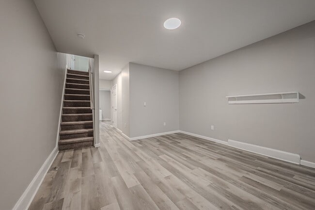 Building Photo - 3 Bedroom Townhouse