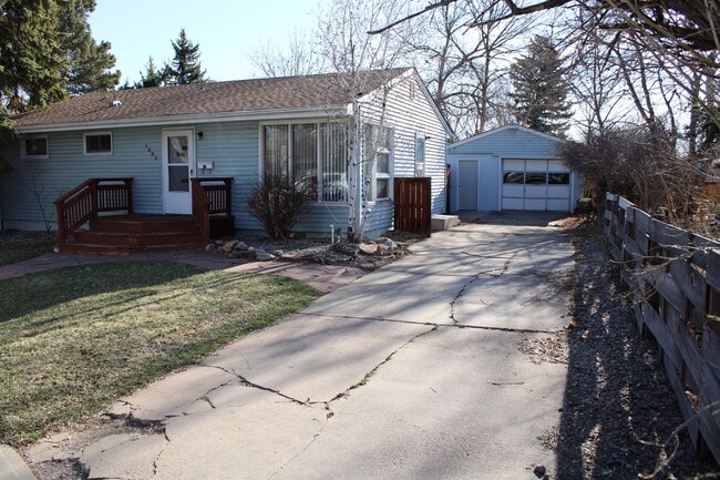 Building Photo - 1832 N Crestmore Ct