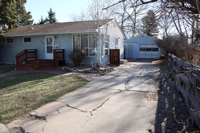 Foto del edificio - 1832 N Crestmore Ct