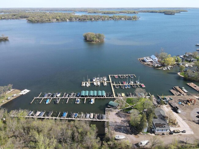 Foto del edificio - 23622 Smithtown Rd