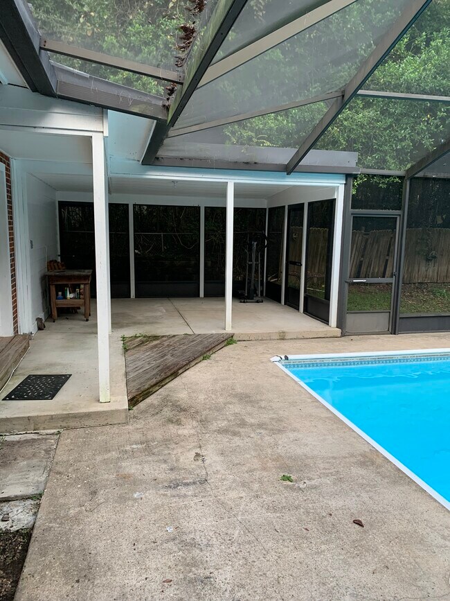 Building Photo - 815 Watt Dr