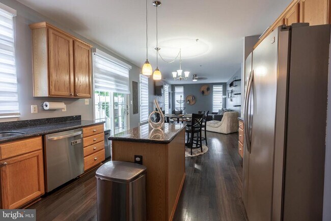Foto del edificio - 6004 Glenn Station Ct