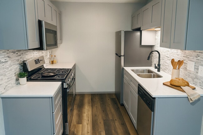 Building Photo - Lakecrest Apartments