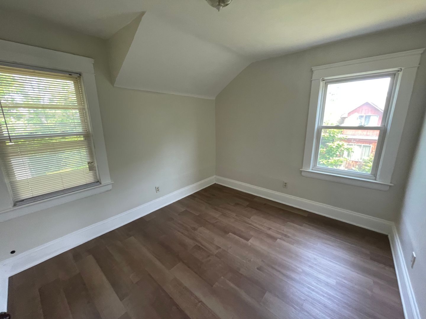 890 E 143rd St Cleveland, OH 44110 – photo 3