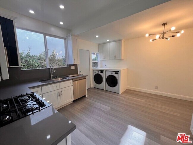 Foto del edificio - 841 N Kilkea Dr