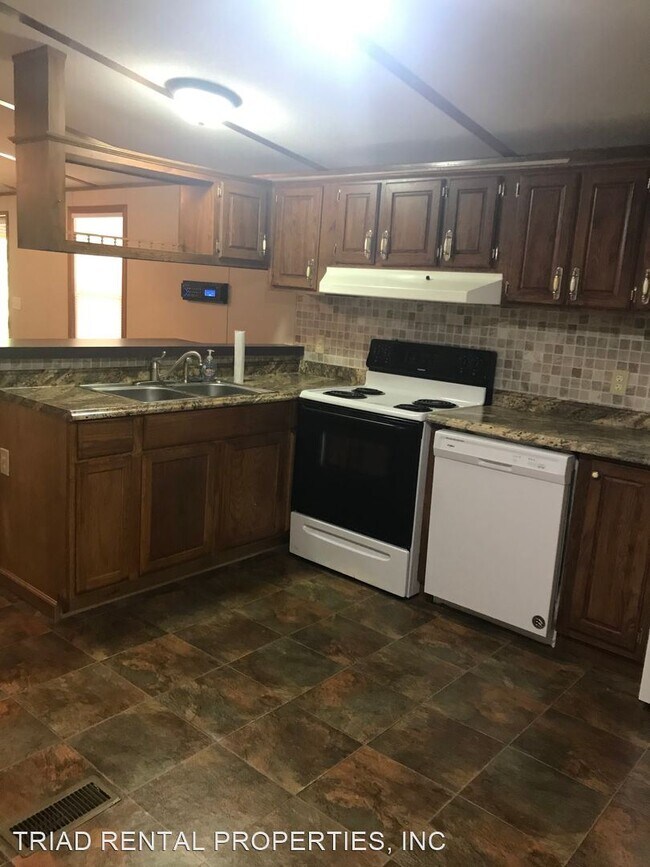 Building Photo - 3 br, 2 bath House - 1346 FOXBURROW RD