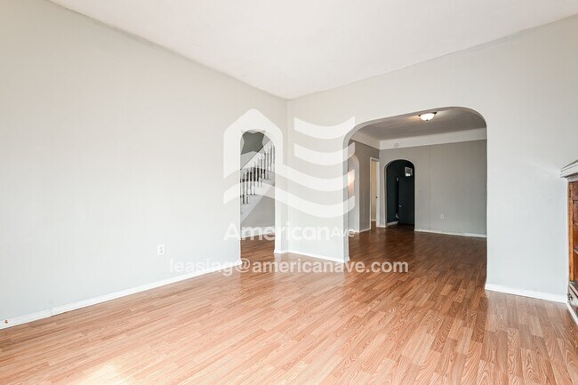 Foto del edificio - 1605 Mobile Ave