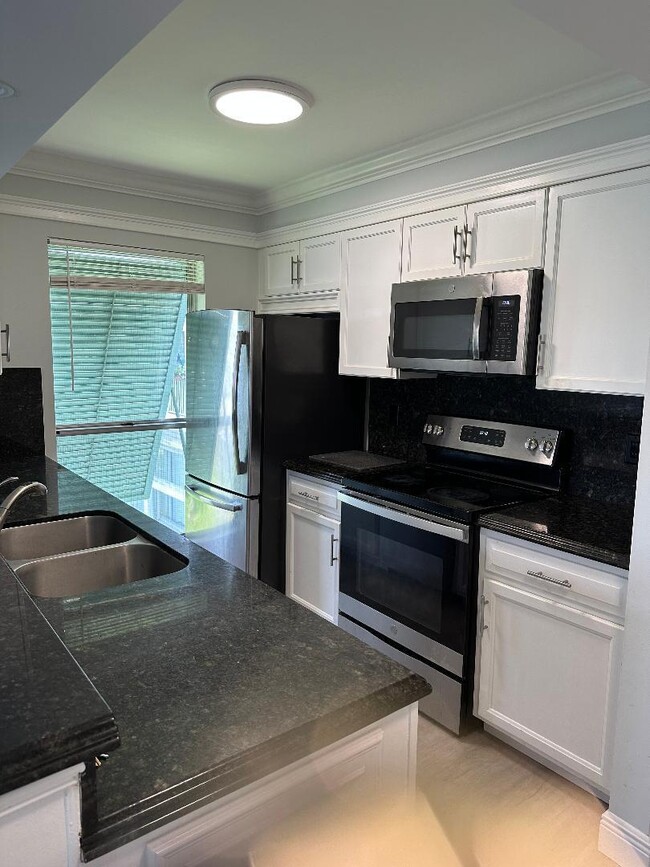 Building Photo - 290 Cypress Point Dr