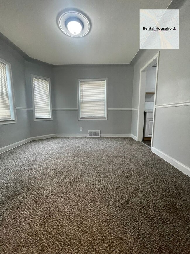 Building Photo - Stunning Renovated 3-Bedroom Bungalow-Move In Ready!!!