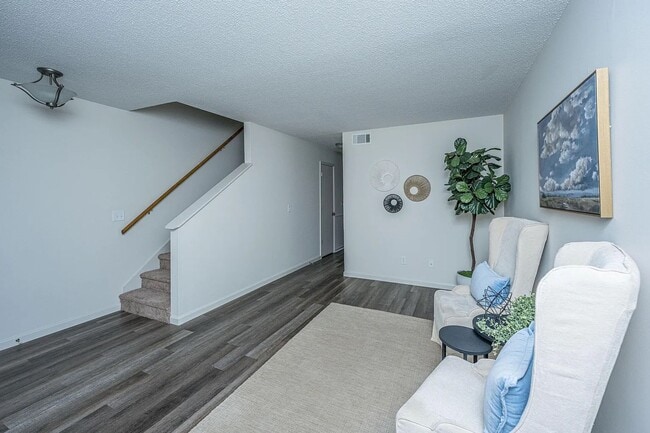 Building Photo - 306 Crestview Dr