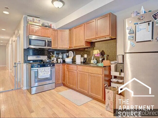 Foto del edificio - 3211 W Armitage Ave