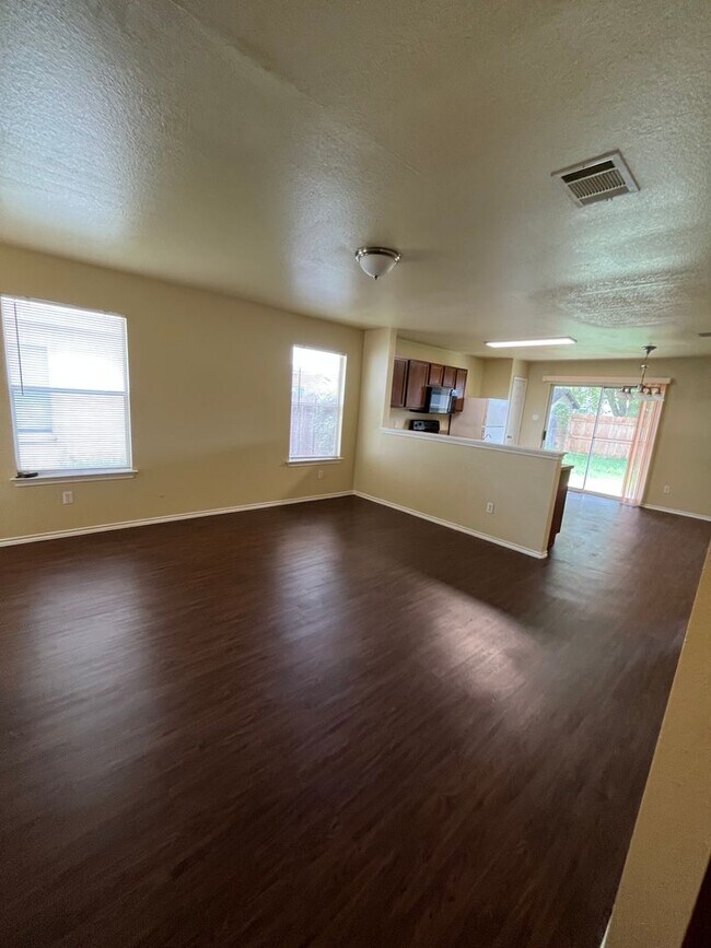 Foto del edificio - 3 Bedroom 2 bath NEAR TESLA!