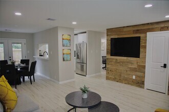 Building Photo - 14 Redberry Ct