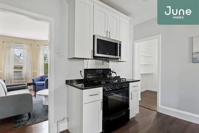 Building Photo - Full room in 4-bed/1.0-bath Home