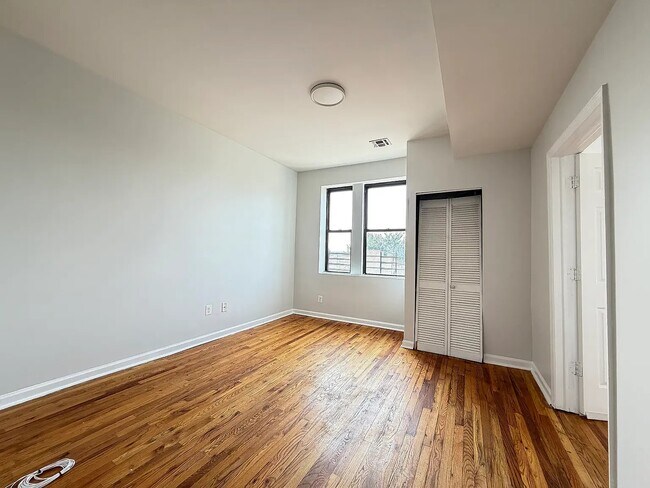 Foto del edificio - 162 Bergen Ave