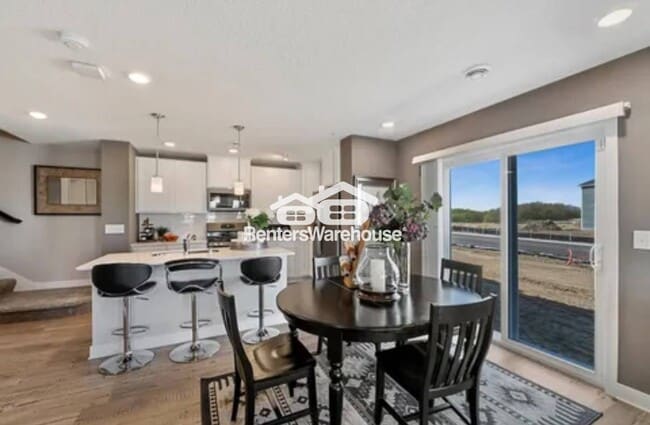 Building Photo - 10836 Glacier Ln N