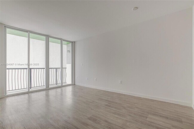 Foto del edificio - 1756 N Bayshore Dr