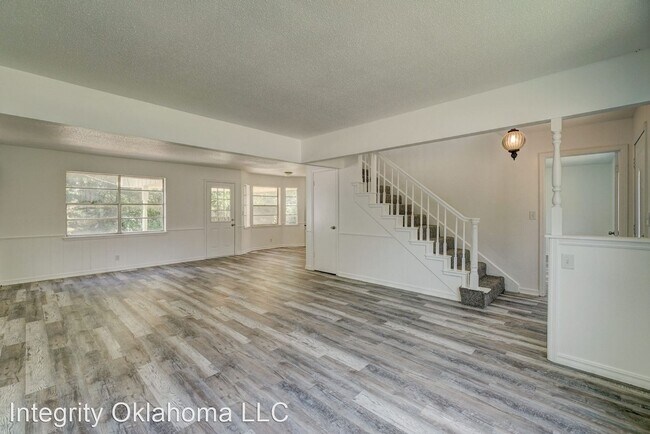 Building Photo - 5 br, 3 bath House - 1033 Mockingbird Ln.