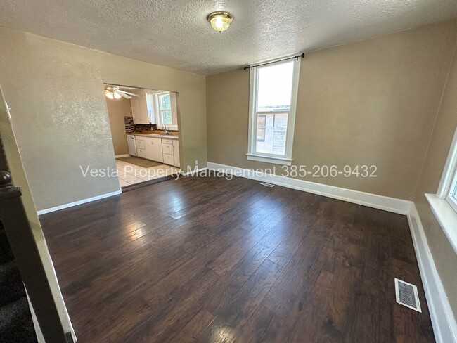 Building Photo - 2071 Jefferson Ave