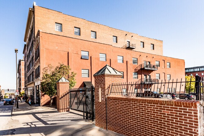 Foto del edificio - 915 Broadway Apartments