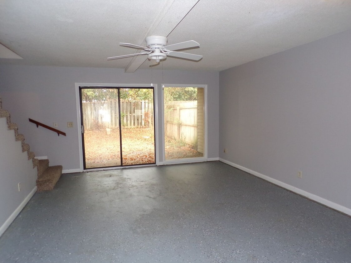 Foto principal - Anthony Circle Townhomes, Enterprise, AL