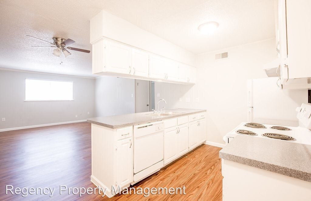 Primary Photo - 1400 E 51st St