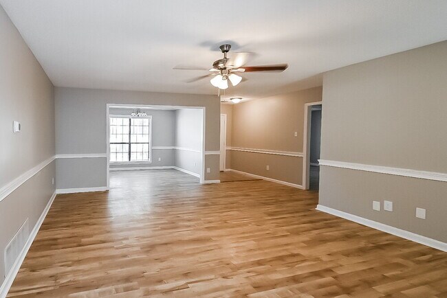 Building Photo - 185 Parkway Cove W