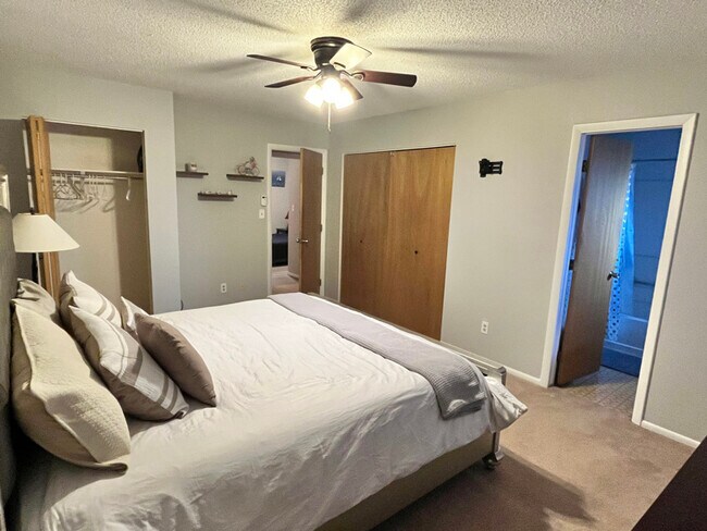 Foto del edificio - 473 Cottonwood Lake Dr